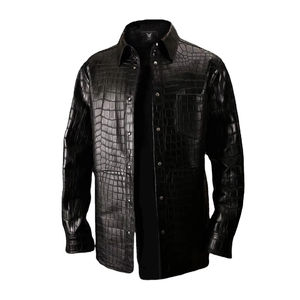Camisa de cuero negro para hombre con estilo de estampado de cocodrilo Chaqueta de cuero genuino en relieve de cocodrilo diseño personalizado - Product Image 1