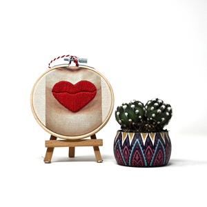 Broderie artisanale moderne en coton, thème bouche, 10 cm, décoration d'intérieur pour la Fête des Mères - Product Image 1