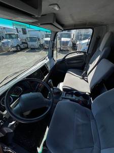 Compra en Subasta de Camión Refrigerado Isuzu NQR 2019 de 18 pies - 215HP, Automático de 6 Velocidades, con Puerta Trasera Elevadora, Camión Usado en Venta a Nivel Mundial - Product Image 4