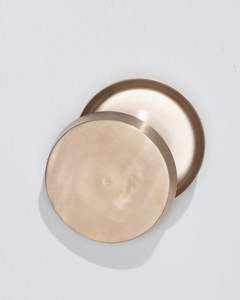 Juego de 4 posavasos metálicos de alta calidad con acabado dorado para accesorios de decoración del hogar elegantes y prácticos - Product Image 4