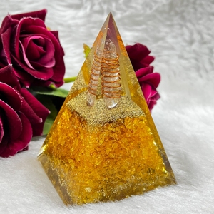 Pyramide d'orgone de puces de quartz jaune naturel de meilleure qualité pour la guérison du chakra Feng Shui décoration extérieure Orgonite cadeau verre - Product Image 4
