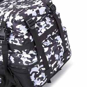 Sac à dos de randonnée léger et pliable avec résistance à l'eau, sangles en maille respirante et construction compacte pliable - Product Image 6