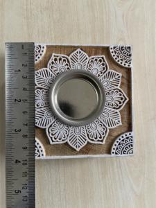 Porte-bougie en bois artisanal, Mandala floral - Product Image 3
