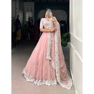 Embellissement Avec Perle De Codage Et De Paillettes Broderie Travail Lehenga Couture: Cousu Avec Toile Et Cancan - Product Image 1