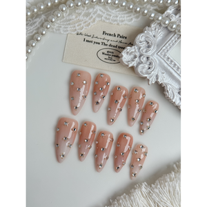 Ongles press-on en cristal Soft Glam, élégants et confortables - Product Image 1