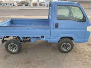 Honda Acty d'occasion, moteur turbo, pneus R15, sièges en cuir, couleur foncée, 100% en parfait état de marche, garantie sans accident. - Product Image 2