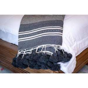 Couverture marocaine faite à la main, authentique artisanat berbère, couverture douce tissée à motifs tribaux, décoration d'intérieur, cadeau - Product Image 1