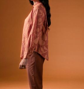 Camisa de algodón para mujer con cuello y botones, manga larga, corte ajustado, bajo asimétrico, talla XS, estampado floral - Product Image 2