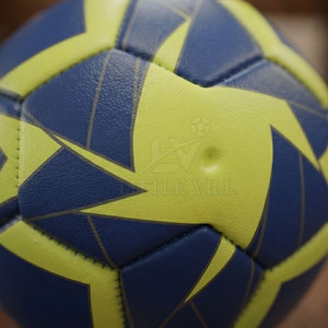 Ballon de football miniature de haute qualité, personnalisable, léger et durable, pour l'entraînement au football, les jeux scolaires et les activités de plein air - Product Image 5