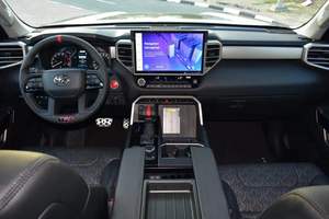 2023 pour Toyota pour Tundra avec boîte de vitesses automatique conduite à droite cuir foncé intérieur caméra arrière gaz/essence carburant - Product Image 5