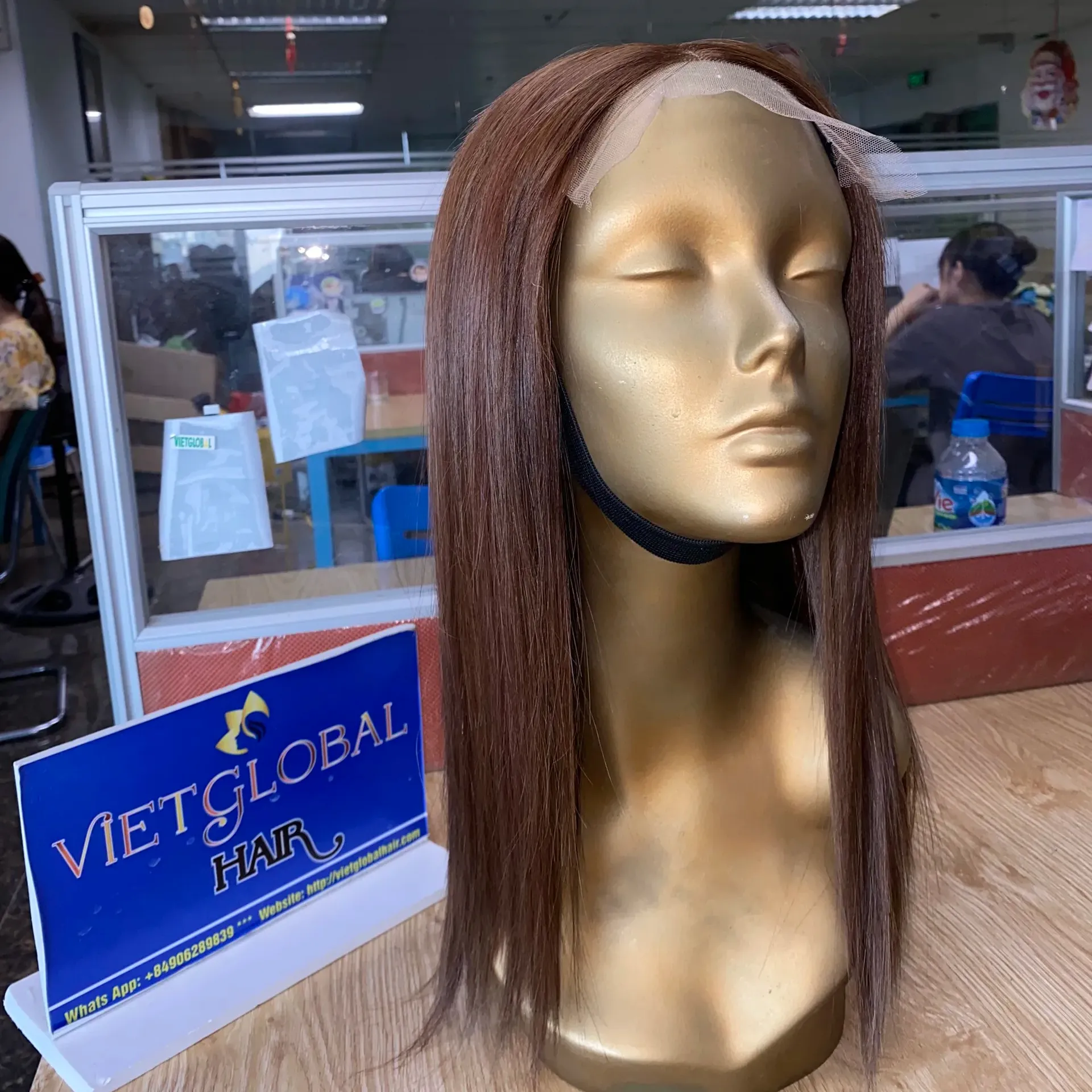 Neujahrsverkauf 5% Rabatt Spitzen-Front-Perücke braune Farbe glattes Haar 100 % reines vietnamesisches Haar trendiges Stil Premium-Qualität im Großhandel