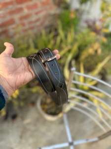 Cinturón de Cuero Vacuno de Primera Calidad con Acabado Elegante, Hebilla de Hierro Resistente, 3.5 cm de Ancho, Personalizable para un Estilo Diario - Product Image 4