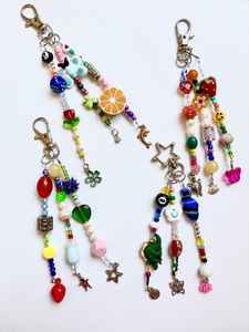 Porte-clés 3 brins avec breloque dépareillée perlée à la main (petite taille) - Product Image 3