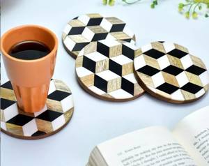 Posavasos de resina y madera redondos en blanco y negro hechos a mano, Juego de 4 posavasos decorativos para bebidas para mesa y uso doméstico - Product Image 3