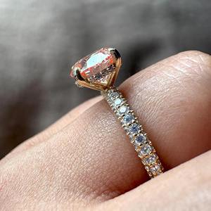 Bague de fiançailles en diamant de laboratoire de couleur rose de 3 carats, taille ronde, certifiée IGI, sertie pavé en or 14 carats, bague de mariage pour la mode féminine - Product Image 6