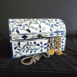 Caja de joyería floral con incrustaciones de hueso Vintage hecha a mano, caja de baratija de resina de alta demanda, regalo lujoso al mejor precio - Product Image 3