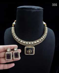 Bijoux indiens Kundan Dulhan Set Femmes et Filles Collier lourd multicolore avec boucles d'oreilles Ras du cou pour les fêtes et les cadeaux - Product Image 6