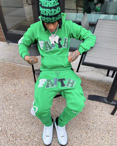 Sudadera con bordado de chenilla de algodón personalizada unisex, Sudadera con capucha forrada de satén, conjunto de chándal con pantalones de chándal para hombre - Product Image 5