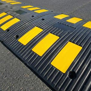 Ensemble de 6 Nids de poule en caoutchouc de 2,5 mètres de long pour la gestion du trafic et les mesures de sécurité - Product Image 4