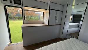 Caravana Moderna para Expediciones con Cama Queen Size Eléctrica Deslizable + Envío Gratuito - Product Image 5