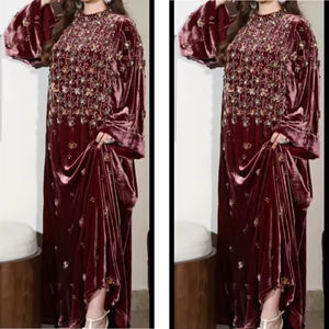 Robe Kaftan de Luxe en Velours Brodé pour Mariée, Abaya Bordeaux Ornée à la Main avec Imprimé Floral Perlé, Robe de Bal Maxi 100% Soie - Product Image 3