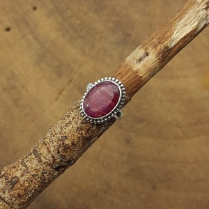 Pierre précieuse de rubis teintée Bague artisanale en argent sterling 925 Belle Rava Dainty Work Corundum Ruby Gemstone Wedding Party - Product Image 1
