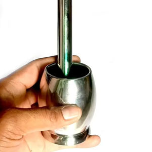 Mortier et pilon en métal d'aspect vintage avec un savoir-faire classique, mortier et pilon en métal massif et lourd pour le traitement manuel des aliments - Product Image 1