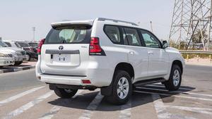 Toyota LandCruiserR <span class=keywords><strong>Prado</strong></span> <span class=keywords><strong>TXL</strong></span> <span class=keywords><strong>2021</strong></span> d'occasion, faible kilométrage, blanc, 5.0L, SUV prêt à rouler - Product Image 5