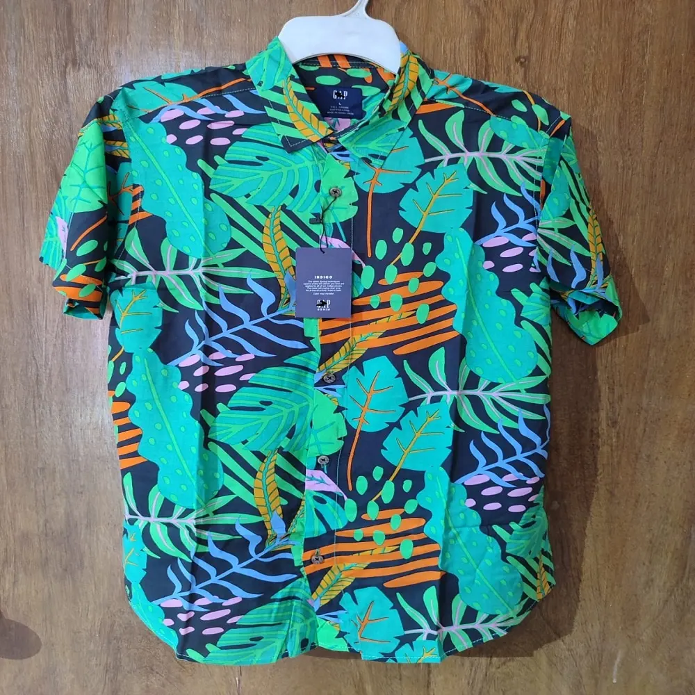 ショートメンズハワイシャツ春のアパレルストックロット半袖ビーチシャツの出荷キャンセルされたビーチウェア余剰在庫