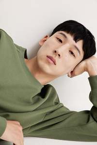 Tissu côtelé 100% coton pour hommes de qualité supérieure personnalisé OEM & ODM coupe ample vert manches complètes épaule tombante pour l'hiver - Product Image 4