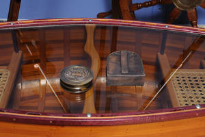 Makers to the Queen Compass avec étui en cuir pour la maison, le bureau ou l'affichage éducatif (7,6Lx7,6Wx2H cm) - Product Image 6