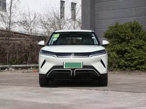 SUV Eléctrico Familiar de Alta Calidad, Transmisión Automática, Rines R17, Exterior Oscuro, Autonomía de 601-700 km, Batería de 50-70 kWh - Product Image 3