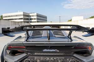 Huracán STO 2022, 5,000 millas, motor V10 de 5.2 litros y 631 hp, color Grigio Telesto, escape de titanio Akrapovic - Product Image 3