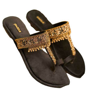 Service OEM, dernière conception, qualité supérieure, chaussures pour femmes Kolhapuri, antidérapantes, personnalisables, semelle extérieure en cuir naturel, faible MOQ - Product Image 1