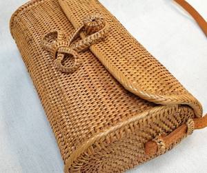 กระเป๋าถือหวายธรรมชาติพร้อมสายสะพายไหล่หนังยาว กระเป๋าหวายสะพายข้าง, กระเป๋าโท้ท กระเป๋าฟางฤดูร้อน - Product Image 1