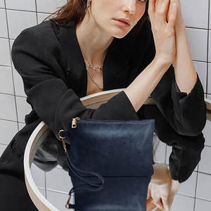 กระเป๋าคล้องข้อมือพร้อมวัสดุน้ำหนักเบาและช่องใส่ของเหมาะสำหรับการช้อปปิ้งหรือการเดินทาง - Product Image 3