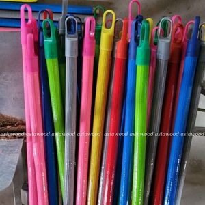 Balai et pelle en bois d'eucalyptus SSK-Colorful Classic Asiawood, écologiques, durables et lisses, 120 cm – Meilleur prix du Vietnam sur Sskglobal.vn - Product Image 3