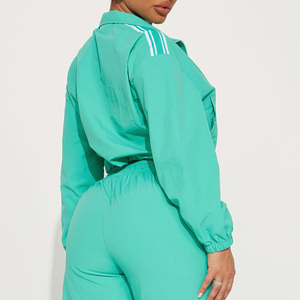 Conjunto de chaqueta y pantalones cortavientos para mujer, ropa de calle de dos piezas, chándal ligero impermeable con logotipo personalizado - Product Image 3