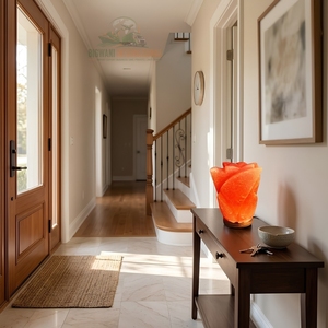 Lampe en sel de l'Himalaya artisanale, design fleur de rose, purificateur d'air, veilleuse en cristal naturel avec cordon à intensité variable et base en bois - Product Image 5
