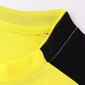 Nouveauté 2025 Ensembles de maillots de football personnalisés Meilleur prix Hommes adultes Conception personnalisée Haute qualité Respirant Écologique Léger - Product Image 3