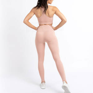 Conjunto de yoga cómodo para mujer Patrón sólido Tallas grandes Transpirable Precio de venta en línea Hecho en Pakistán - Product Image 3