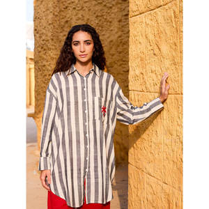 Camisa Casual Nera de Algodón Tejido Sólido con Cuello de Camisa - Product Image 1