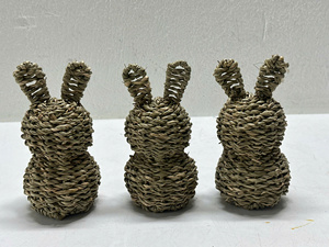 Figurine de lapin en herbe de mer tissée à la main, sculpture rustique en osier pour la décoration de la maison, de la chambre d'enfant, de Pâques, artisanat fait main - Product Image 2