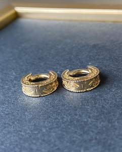 Pendientes de Aro Únicos de Nepal, Étnicos, Exóticos, Tibetanos, Tallados en Oro Blanco de 14 Quilates con Diamantes, Sin Níquel, Regalo de Aniversario de Bodas para Mujer - Product Image 3