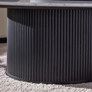 Table cylindrique ronde élégante en or conçue pour les chambres à coucher et les coins décoratifs avec un attrait intemporel - Product Image 5