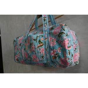 Bolsa de Viaje de Fin de Semana Estilo Boho, Ligera y de Lujo, con Estampado Floral Indio Hecho a Mano - Product Image 3