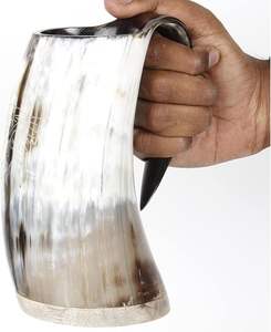 Jarra de Cerveza Vikinga Pulida Artesanalmente con Base de Madera, Jarra de Cuerno para Beber de Bajo Costo, Apta para Alimentos, para el Hogar, Navidad, Artesanías Naturales - Product Image 1