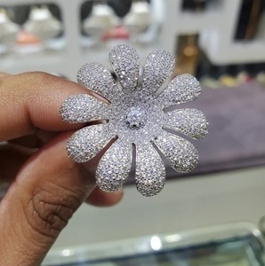 แหวนเพชรโมอิสซาไนต์เงินสเตอร์ลิงสีขาวสั่งทำพิเศษ งานแฮนด์เมดสวยงาม ของขวัญสำหรับงานแต่งงานและงานหมั้นสำหรับเธอ ทำจากสแตนเลส - Product Image 3