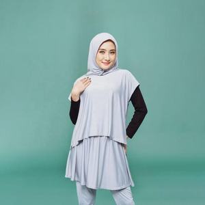 ชุดออกกำลังกายผู้หญิงแบบสุภาพ เสื้อฮู้ดดี้แขนยาวและกางเกงขายาว ชุดยืดหยุ่นใส่สบายสำหรับออกกำลังกาย ผู้ผลิตขายส่งสำหรับการออกกำลังกายและฟิตเนส - Product Image 3