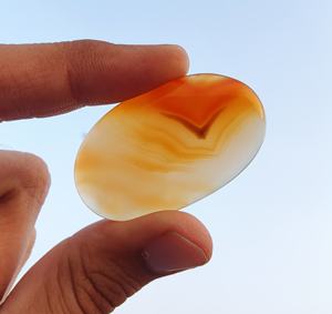 Lavira-Piedra preciosa de ónix rojo con cristal azul natural, diseño único de águila, forma ovalada, cabujón con parte posterior plana, calibrado Suelto - Product Image 2